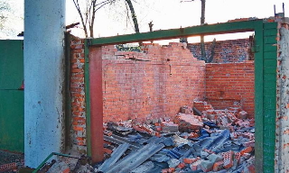 Демонтаж гаражей в Холмске, цена от 1766 руб. – услуги под ключ от 2Землекопа-Хлм
