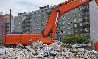 Вывоз строительного мусора с участка в Холмске недорого от 1559 руб. | 2Землекопа-Хлм