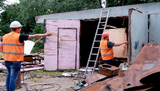 Демонтаж гаражей в Холмске, цена от 1766 руб. – услуги под ключ от 2Землекопа-Хлм